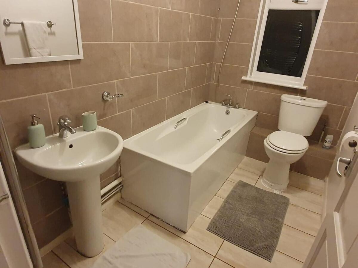 ווטפורד Sav Apartments Watford חדר תמונה